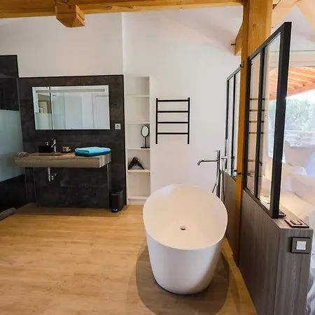 Blanche Luxury - Pieds Dans L'eau, Piscine Chauffee