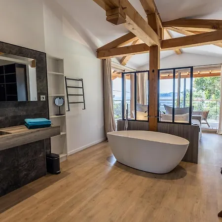 Blanche Luxury - Pieds Dans L'eau, Piscine Chauffee Villa *